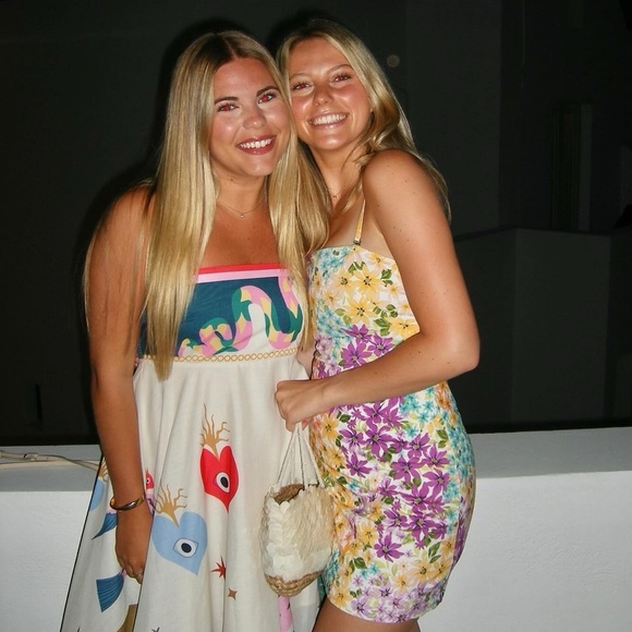 Meet your Posher, Olivia - Picture 1 of 1